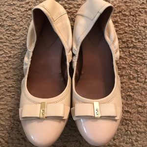 Cole haan size 7.5 flats beige in good condition